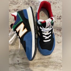 New Balance Size 8.5 Mens/womans 9.5 Suede Colored Sneakers